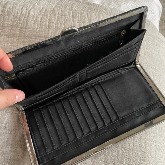 BLACK Travel Wallet - Picture 4 of 4